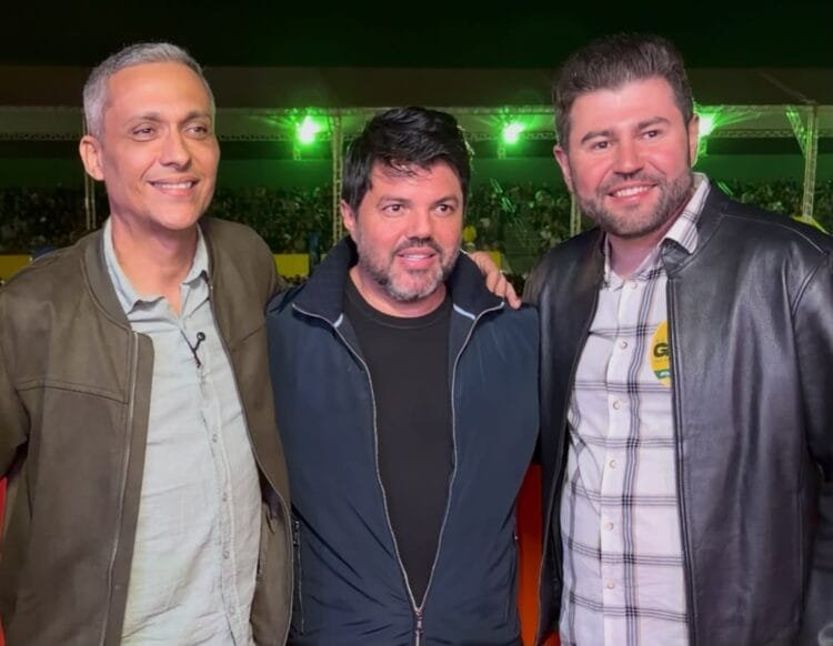 Ao lado de Márcio Corrêa e Amilton Filho, Gustavo Gayer demonstra força política na Expoana