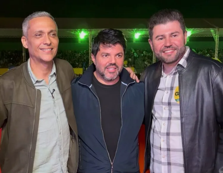 Ao lado de Márcio Corrêa e Amilton Filho, Gustavo Gayer demonstra força política na Expoana