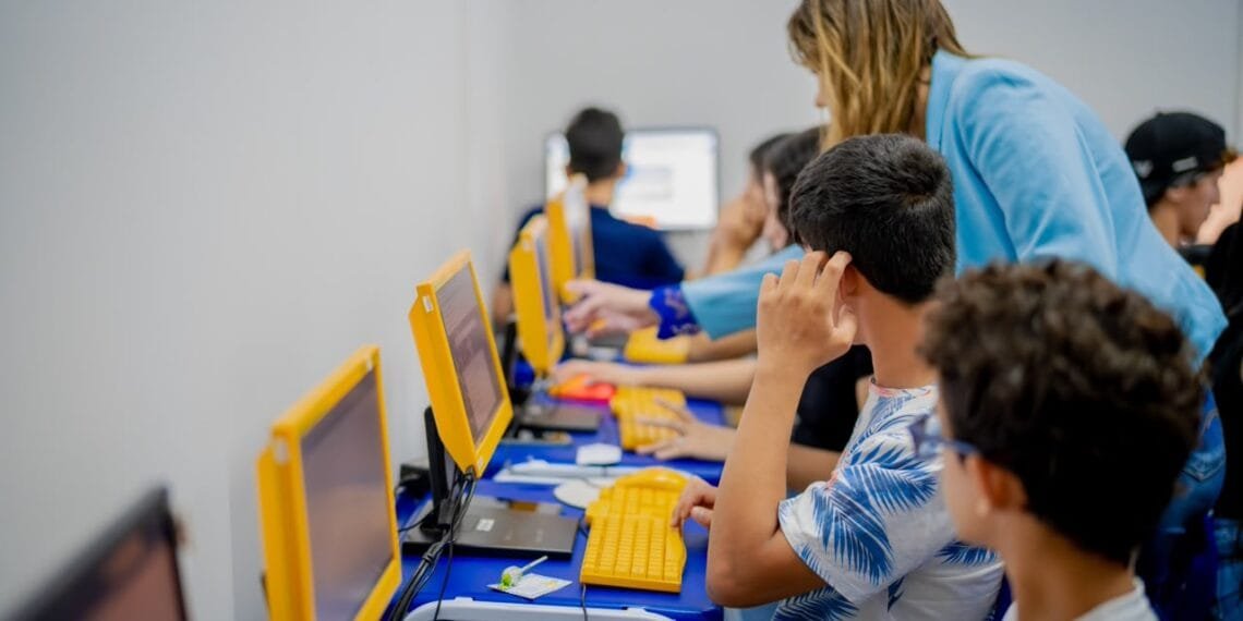 Cursos gratuitos de informática e manutenção de computadores e celulares têm inscrições abertas em Anápolis