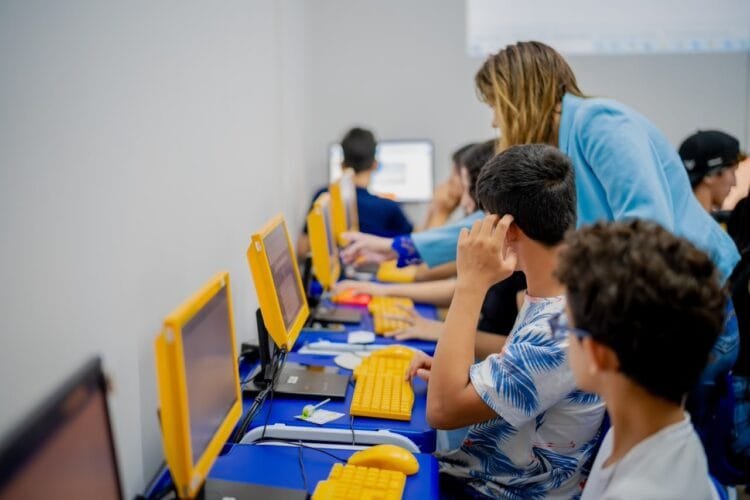 Cursos gratuitos de informática e manutenção de computadores e celulares têm inscrições abertas em Anápolis