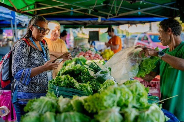 Feiras de domingo e segunda-feira oferecem produtos frescos em oito regiões de Anápolis