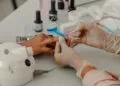 Curso gratuito de alongamento de unhas é oportunidade para nova fonte de renda; inscrições online se encerram na segunda (10)