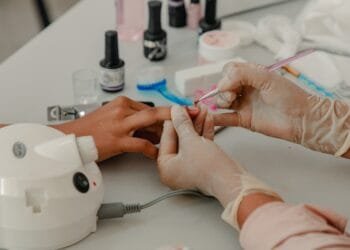 Curso gratuito de alongamento de unhas é oportunidade para nova fonte de renda; inscrições online se encerram na segunda (10)