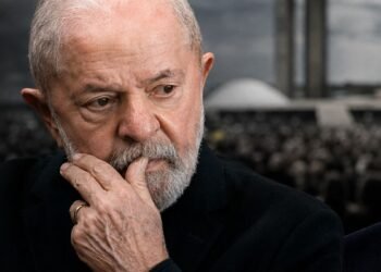 Lula lidera rejeição e fica quase oito pontos acima de Flávio Bolsonaro, aponta Veritá