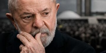 Lula lidera rejeição e fica quase oito pontos acima de Flávio Bolsonaro, aponta Veritá