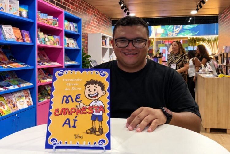 Professor da FAMA Educação representa Anápolis na abertura da Bienal do Livro de São Paulo