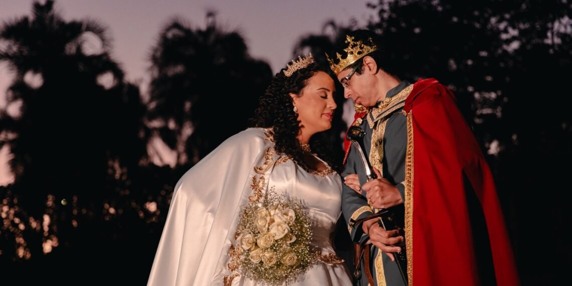 Casal de artistas transforma casamento em experiência medieval inspirada em fantasia e quadrinhos em Anápolis