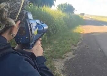 PRF flagra motorista a 205 km/h na BR-153; velocidade era quase o dobro do limite