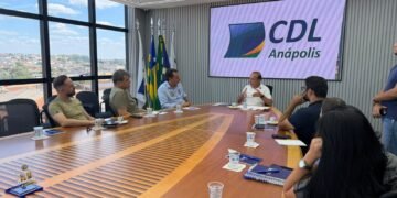 Jean Carlos defende desburocratização, revitalização do Centro e apoio ao comércio durante sabatina da CDL