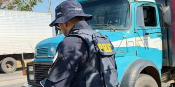 Acidentes com caminhões crescem em Goiás e PRF faz alerta no Dia do Caminhoneiro