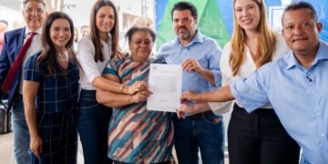 Após espera de mais de 30 anos, 250 famílias do Novo Paraíso recebem títulos de posse em Anápolis