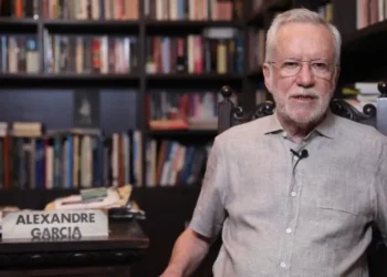 Alexandre Garcia critica silêncio de Lula e diz que crise no STF chegou a ponto sem saída