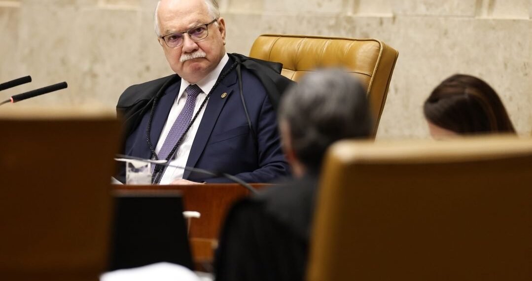 Fachin tira caso Moraes-Vorcaro de Mendonça e manda paralisar investigações do Master e INSS