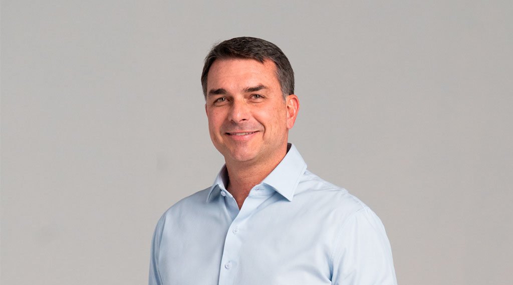 Flávio Bolsonaro chega a 49% e abre 15 pontos sobre Lula em Goiás, aponta Veritá