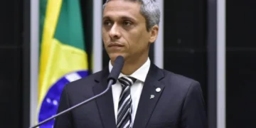 Gayer acusa governo Lula de preparar ação para anular eventual vitória de Flávio Bolsonaro