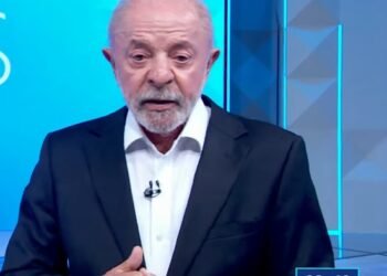 Flávio promete ampliar ferrovias e cobra Lula por obras paralisadas