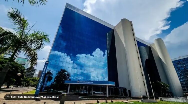 Bancos e INSS: veja o atendimento no ponto facultativo e no feriado de Finados
