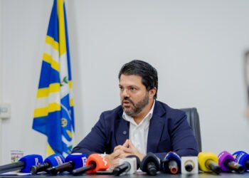Márcio Corrêa assina progressões verticais de professores e destaca valorização da categoria em Anápolis