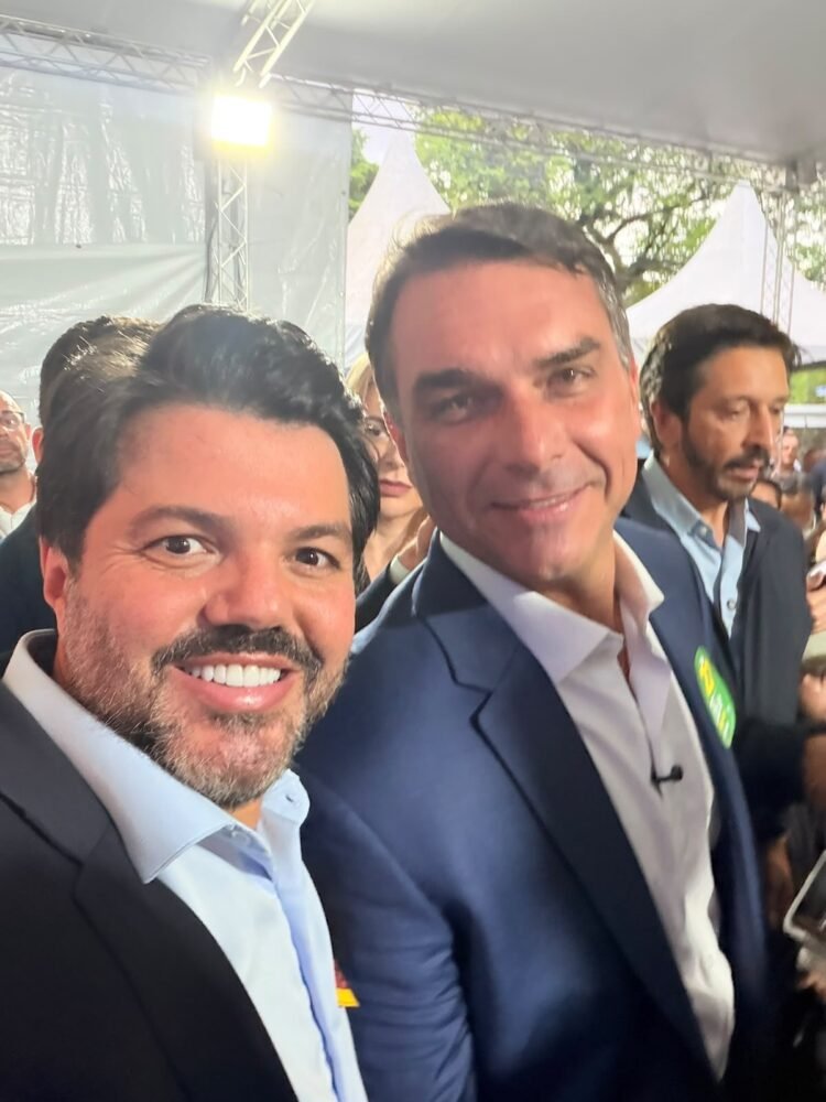 Márcio Corrêa participa de encontro com Flávio Bolsonaro, Tarcísio de Freitas e Daniel Vilela em São Paulo
