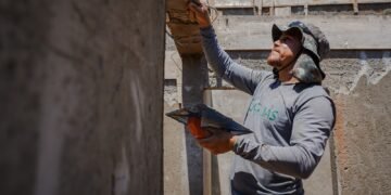 Estruturas metálicas e de concreto da Escola Municipal Rodof Mikel estão 90% concluídas