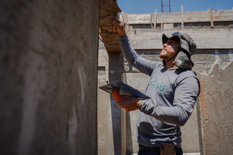 Estruturas metálicas e de concreto da Escola Municipal Rodof Mikel estão 90% concluídas
