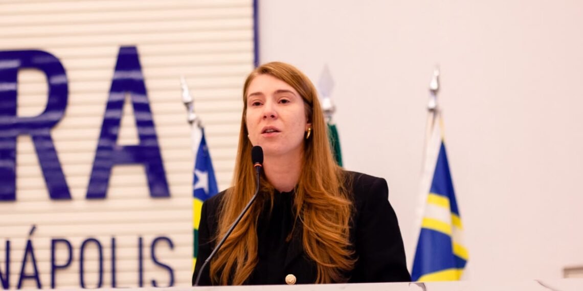 Presidente da Câmara, Andreia Rezende, presta homenagem a Amilton Filho, agradece apoios orações e destaca legado do irmão