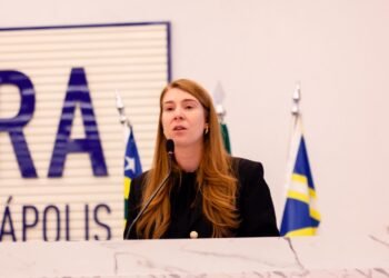 Presidente da Câmara, Andreia Rezende, presta homenagem a Amilton Filho, agradece apoios orações e destaca legado do irmão