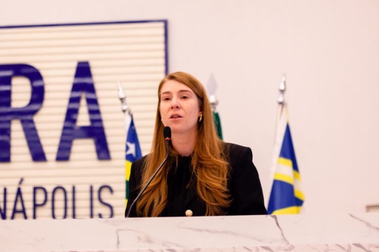 Presidente da Câmara, Andreia Rezende, presta homenagem a Amilton Filho, agradece apoios orações e destaca legado do irmão