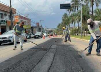 Prefeitura inicia manutenção preventiva do asfalto na Avenida Brasil