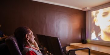 Prefeitura de Anápolis promove evento gratuito com cinema e crochê em alusão ao Outubro Rosa