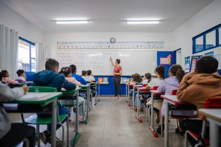 CEMAD Itinerante leva atendimento especializado a estudantes com dificuldades de aprendizagem em Anápolis