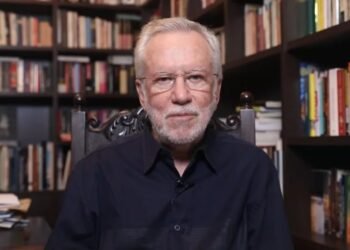 “Tá aí a origem”: Alexandre Garcia explica virada de Lula e questiona medidas contra Flávio