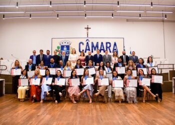 Educadores são homenageados com entrega da Medalha Nadyr de Souza Andrade