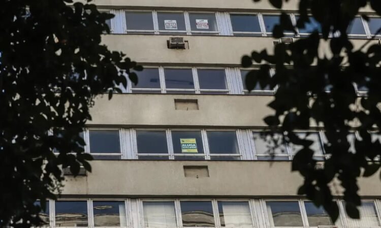 Habitação: custos pressionam orçamento de famílias e elevam risco de inadimplência; especialista aponta sinais de alerta